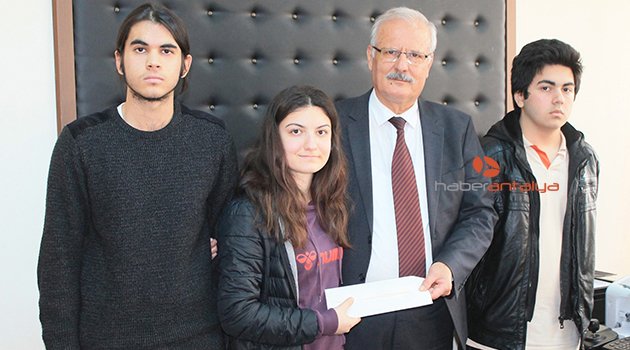 Liselilerden Mehmetçik Vakfı'na yardım