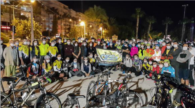 Lösemiye dikkat çekmek için maskeyle pedal çevirdiler