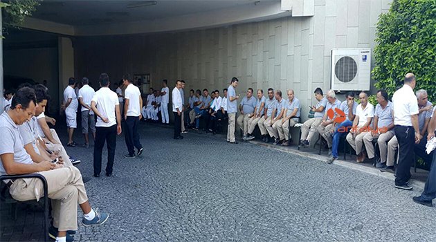 LÜKS OTELDE İŞÇİLERDEN ÜCRET EYLEMİ