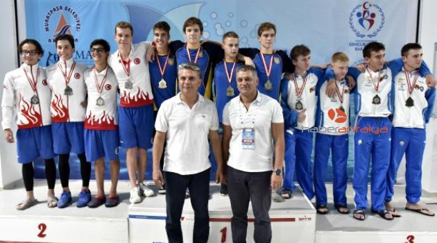 Madalyalar Başkan Uysal'dan