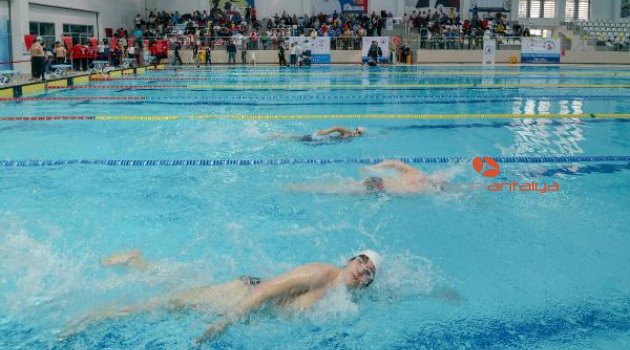 Madalyalar Başkan Uysal'dan