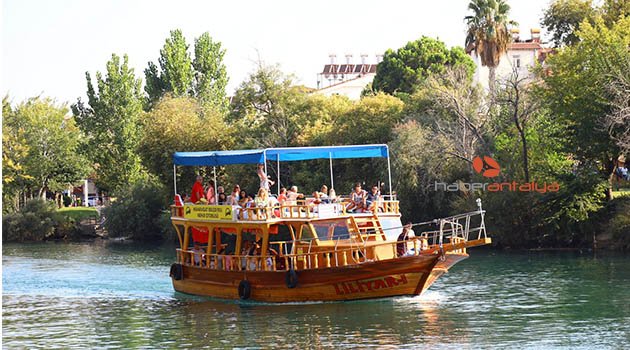 Manavgat Belediyesi’nin nehir otobüsü rekora koşuyor
