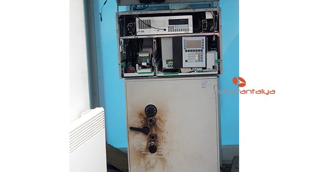 Manavgat çevreyolunda ATM'de soygun girişimi