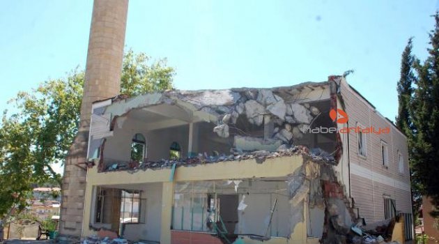 Manavgat Kavaklı Cami yıkılıyor