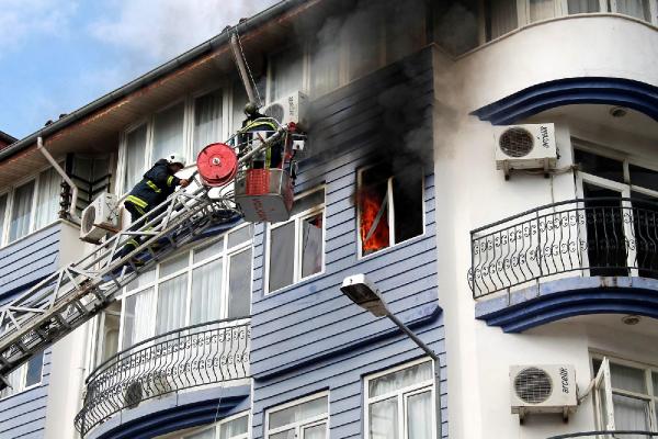 MANAVGAT'TA KORKUTAN PANSİYON YANGINI