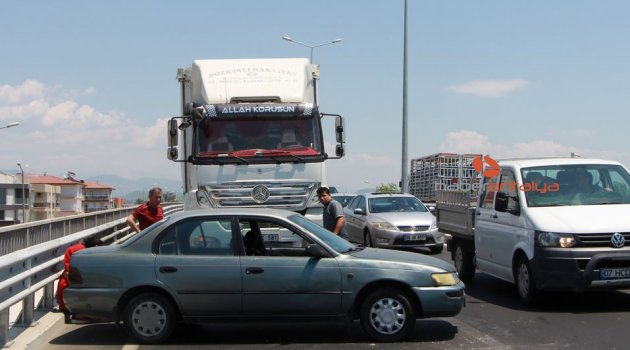 Manavgat’ta Köprülü kavşakta kaza