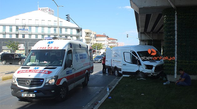Manavgat’ta trafik kazaları: 3 yaralı