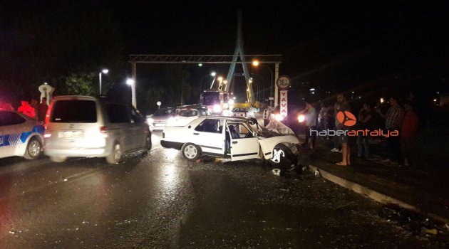 Manavgat’ta trafik kazası: Çöp kamyonuyla çarpıştı