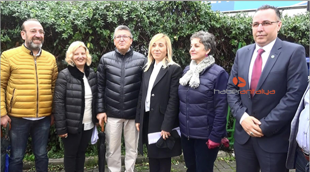 Manavgat'ta ağaç kesimi protestosu