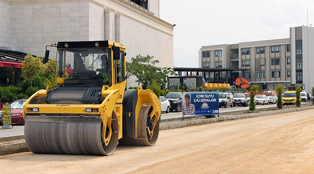 MANAVGAT'TA BOZULAN YOLLAR YENİLENİYOR