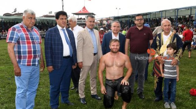 Manavgat'ta İsmail Balaban başpehlivan oldu