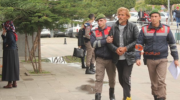  Manavgat'ta işyeri yakan cezaevi firarisi yakalandı