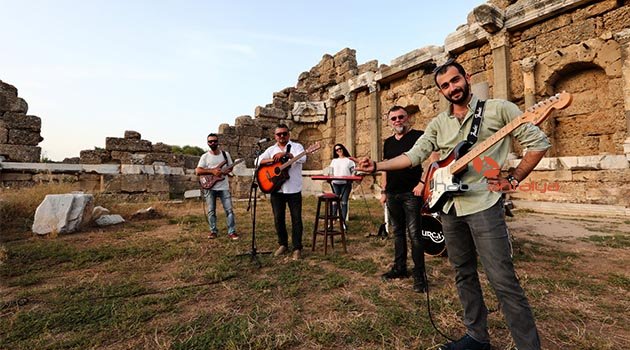 Manavgat'ta Özgür Şarkılar'a klip
