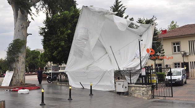 Manavgat'ta şiddetli rüzgar