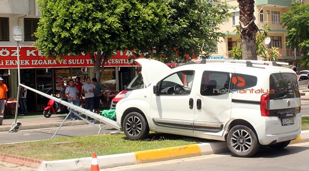 Manavgat'ta trafik kazası: çok sayıda yaralı
