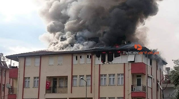 Manavgat'taki çatı yangını 2 saatte söndürüldü