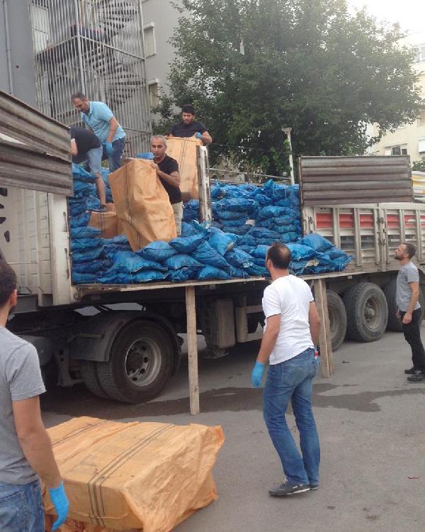 MANGAL KÖMÜRÜ ARASINDA 80 BİN PAKET KAÇAK SİGARA
