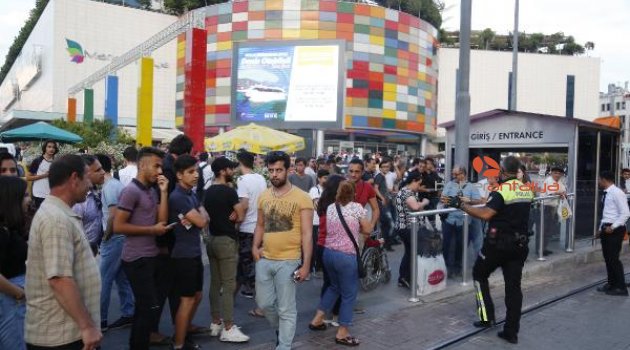 MarkAntalya önünde büyük panik
