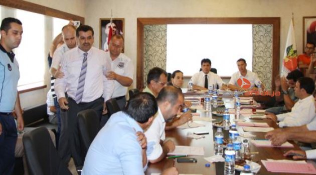 Meclis toplantısında tartışma