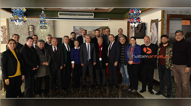 Meclis üyeleriyle yemekte buluştu