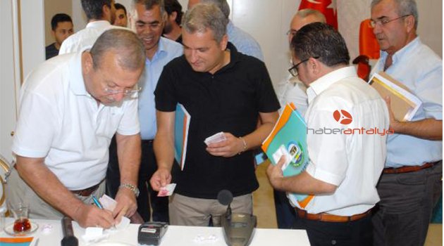 Mecliste fakülte için bağış topladı