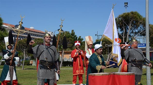 Mehmetçiğe mehterli destek