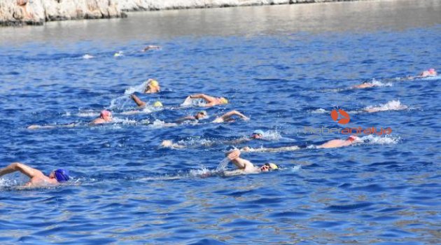 Meis- Kaş arasında kulaçlar dostluk için atıldı