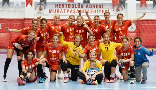 MELEKLER ZİRVEYİ SEVDİ