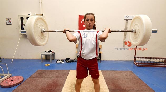 Merve'nin halterde olimpiyat hayali