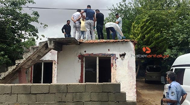 Metruk binada erkek cesedi bulundu