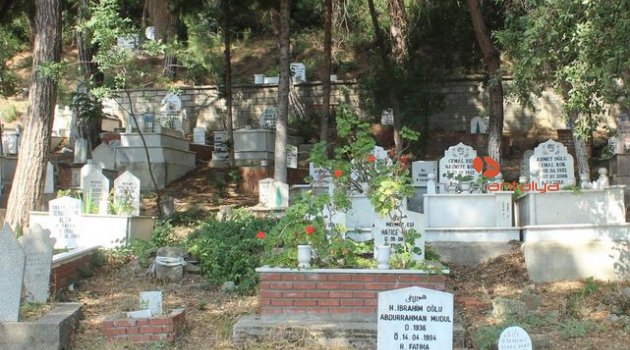 Mezarı tahrip edip "Bu iş bitmedi" yazan şüpheli yakalandı