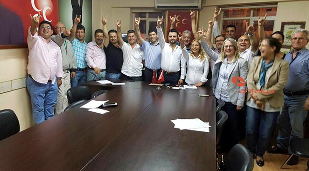 MHP'Lİ BAŞKAN VE YÖNETİMİ İSTİFA ETTİ