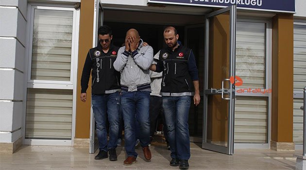 Midesinde 95 kapsül macun esrar getirdi