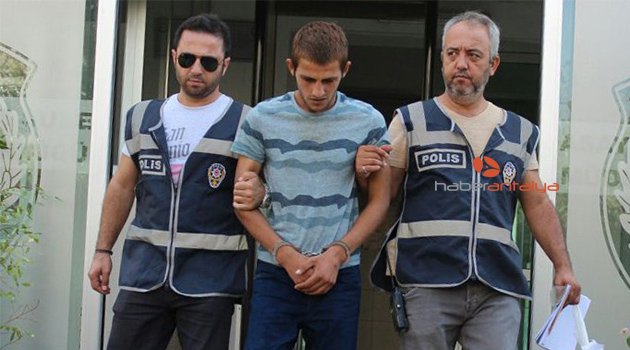 Midibüste uyuyan şoförün cebini kesip cüzdanını çaldılar!