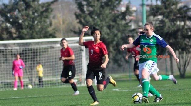 Milli futbolculardan gol sonrası asker selamı