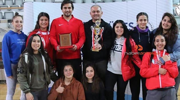 Minderde Türkiye üçüncülüğü Kepez'in