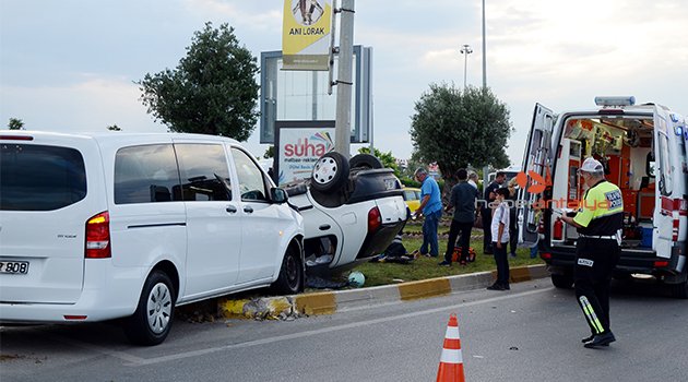 Minibüs ile otomobil çarpıştı: 5 yaralı