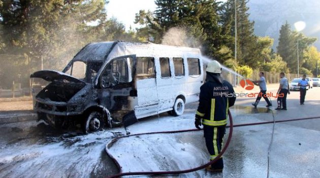 Minibüsü gözleri önünde kül oldu: 'Daha 8 ay vardı'