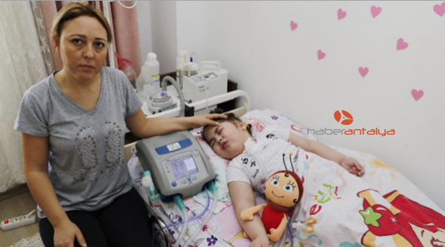 Minik Azra nefes alabilmek için yardım bekliyor