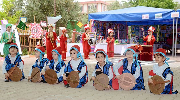 MİNİK ÖĞRENCİLER HÜNERLERİNİ SERGİLEDİ