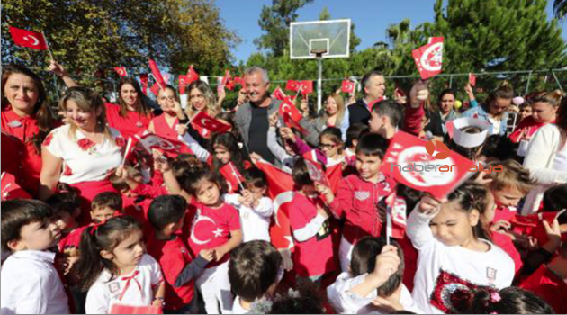 Minikler Cumhuriyet Bayramı'nı kutladı