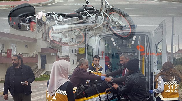 Motosiklet minibüse çarptı: 1 yaralı