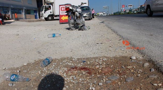 Motosiklet yayaya çarptı: 1’i ağır 3 yaralı