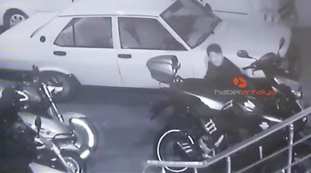 Motosikleti değil eldivenleri çaldı