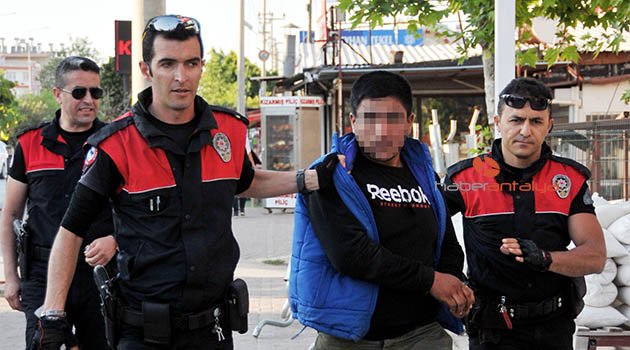 Motosikletine alıp, parasını ve kolyesini gasp etti