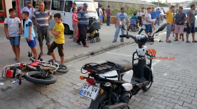 Motosikletler çarpıştı: 3 yaralı