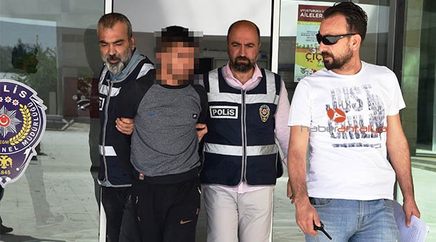 Motosikletli gaspçı, genç kadını yumruklayıp telefonunu gasp etti