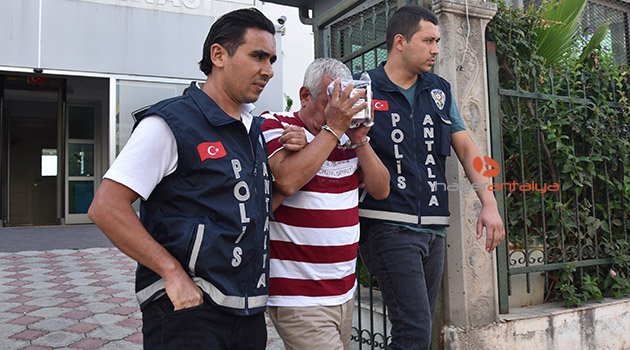 Muayene sırasındaki hastanın 15 bin lirasını çaldı