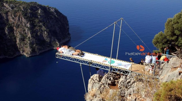 Mucize kurtuluş: 230 metre yükseklikte asılı kaldı