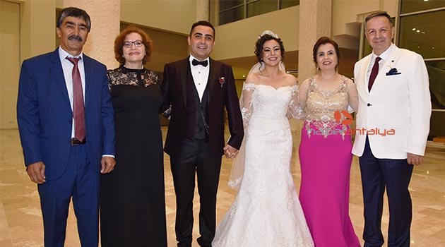 Mühendis çiftin mutlu günü